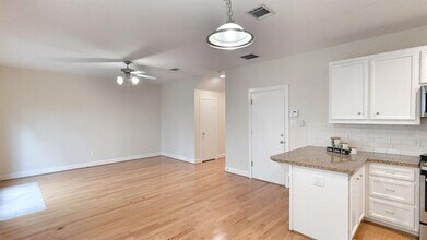 3730 Main Poplar Dr in Houston, TX - Building Photo - Building Photo