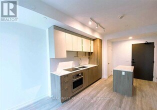 15 Holmes Ave in Toronto, ON - Building Photo - Building Photo