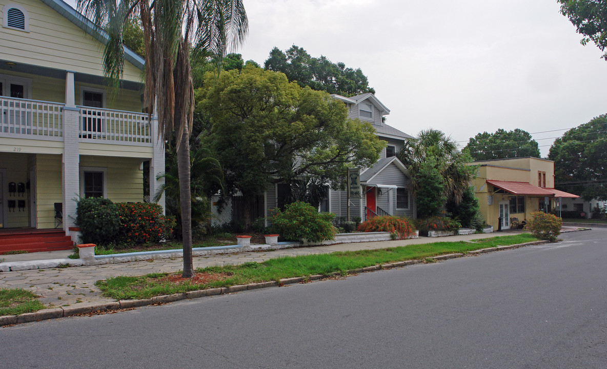 211 7th Ave N in St. Petersburg, FL - Building Photo