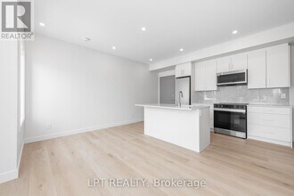 250 Shakespeare St in Ottawa, ON - Building Photo - Building Photo