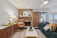 15151 Berry Trail in Dallas, TX - Building Photo - Building Photo