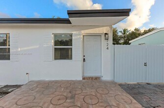 724 Burlington St in Opa Locka, FL - Building Photo - Building Photo