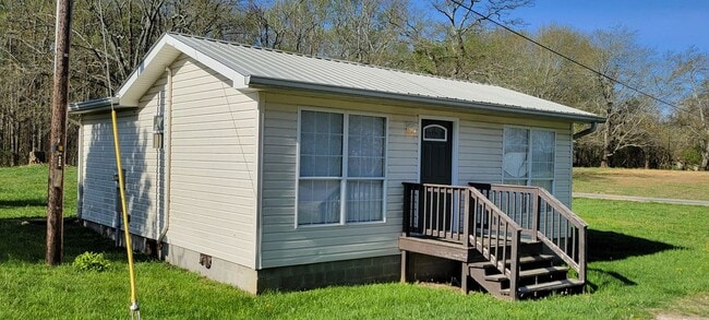 335 Co Rd 262 in Bryant, AL - Foto de edificio - Building Photo