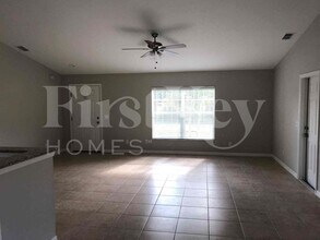 11986 Booth Ave in Port Charlotte, FL - Foto de edificio - Building Photo