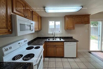 3912 Moonbeam Dr in Sacramento, CA - Foto de edificio - Building Photo