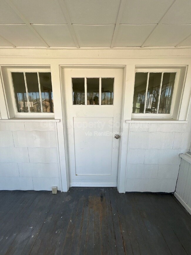 property at 116 Princeton Dr SE