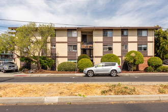 105 Canal St in San Rafael, CA - Building Photo - Building Photo