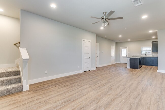 387 Hampton Pl in Burleson, TX - Building Photo - Building Photo