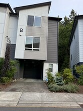13117 3rd Ave SE in Everett, WA - Building Photo - Building Photo