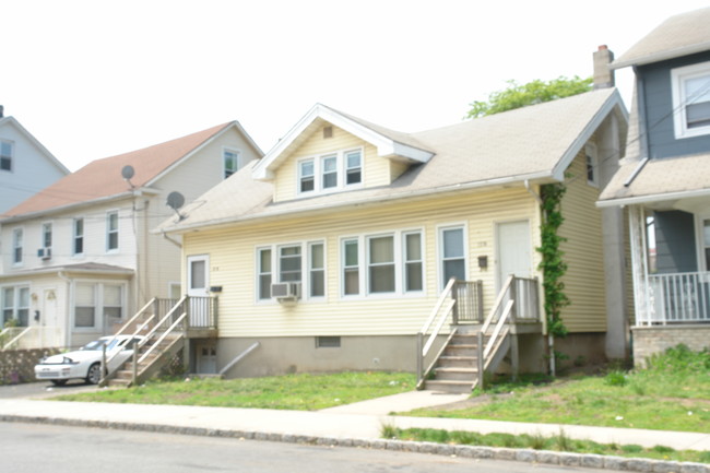 157 1st Ave in Perth Amboy, NJ - Foto de edificio - Building Photo