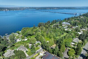 1645 Rambling Ln in Medina, WA - Building Photo