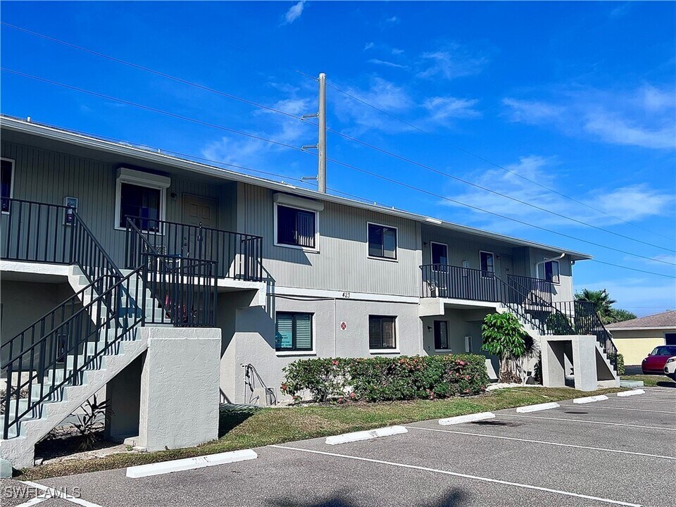 423 Cape Coral Pkwy W in Cape Coral, FL - Building Photo
