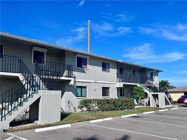 property at 423 Cape Coral Pkwy W