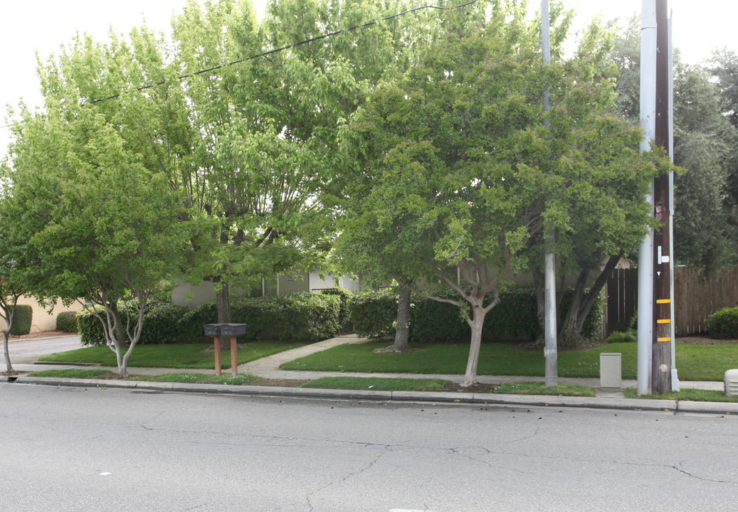 6116-6128 N Fresno St in Fresno, CA - Foto de edificio