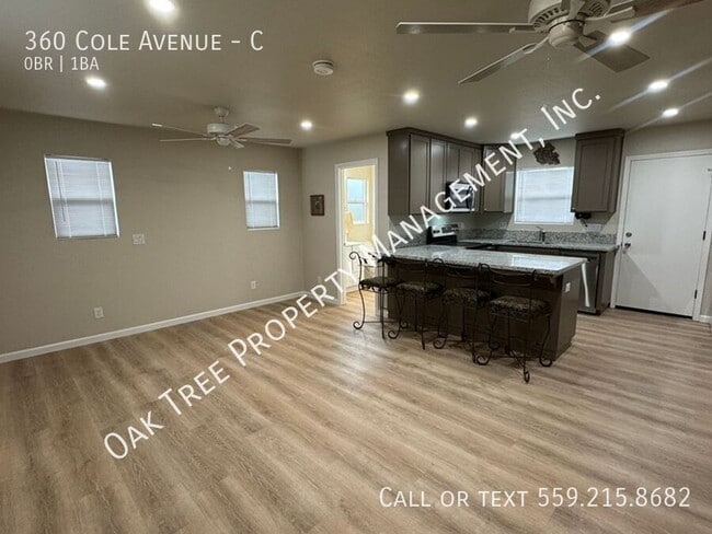 360 Cole Ave in Clovis, CA - Building Photo - Building Photo