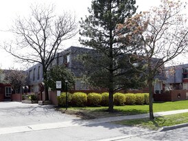 73 Upper Canada Dr in Toronto, ON - Building Photo
