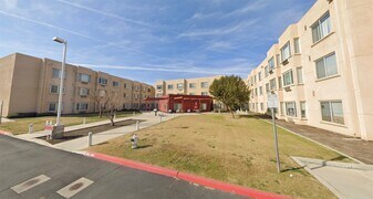 500 R St in Bakersfield, CA - Building Photo