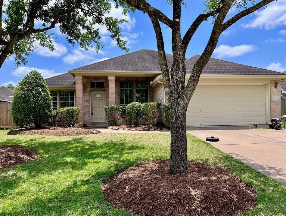 5755 Lightstone Ln in League City, TX - Building Photo