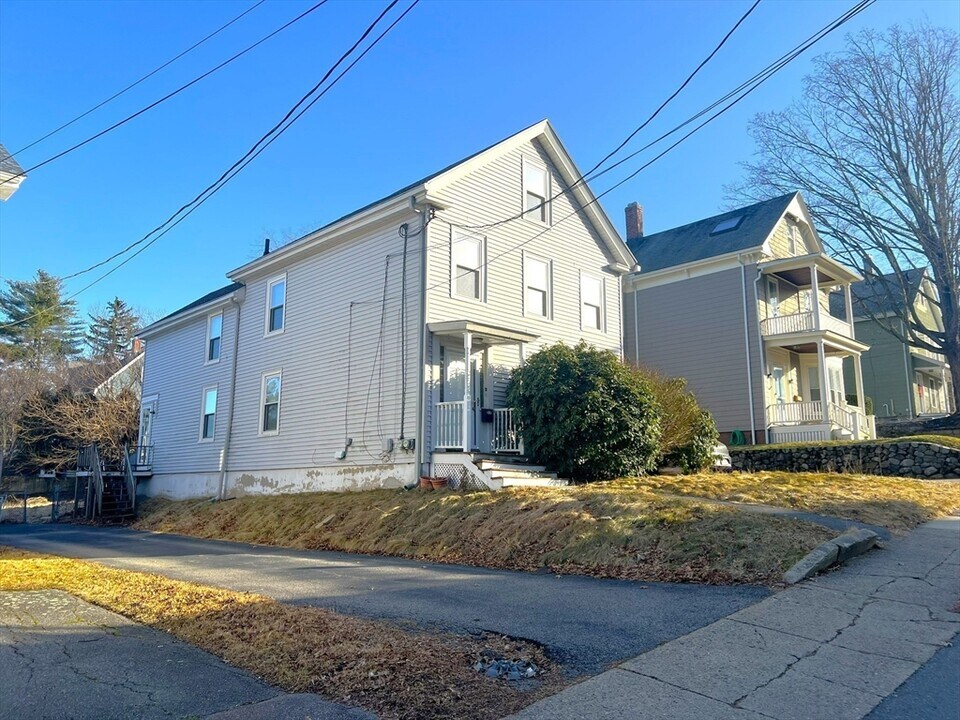 38 Cottage St in Belmont, MA - Building Photo