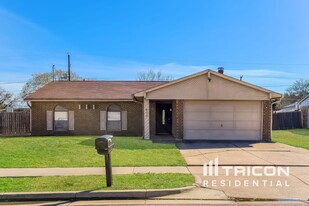 800 Levelland Dr