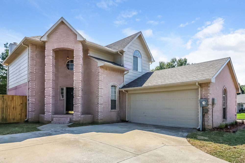 1945 Hobart Ln in Lewisville, TX - Foto de edificio