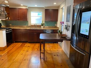 11 Green Street, Unit House in Lebanon, NH - Building Photo - Building Photo