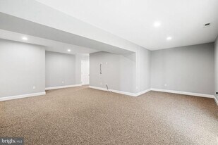 89 Isabelle Ct in Evesham, NJ - Building Photo