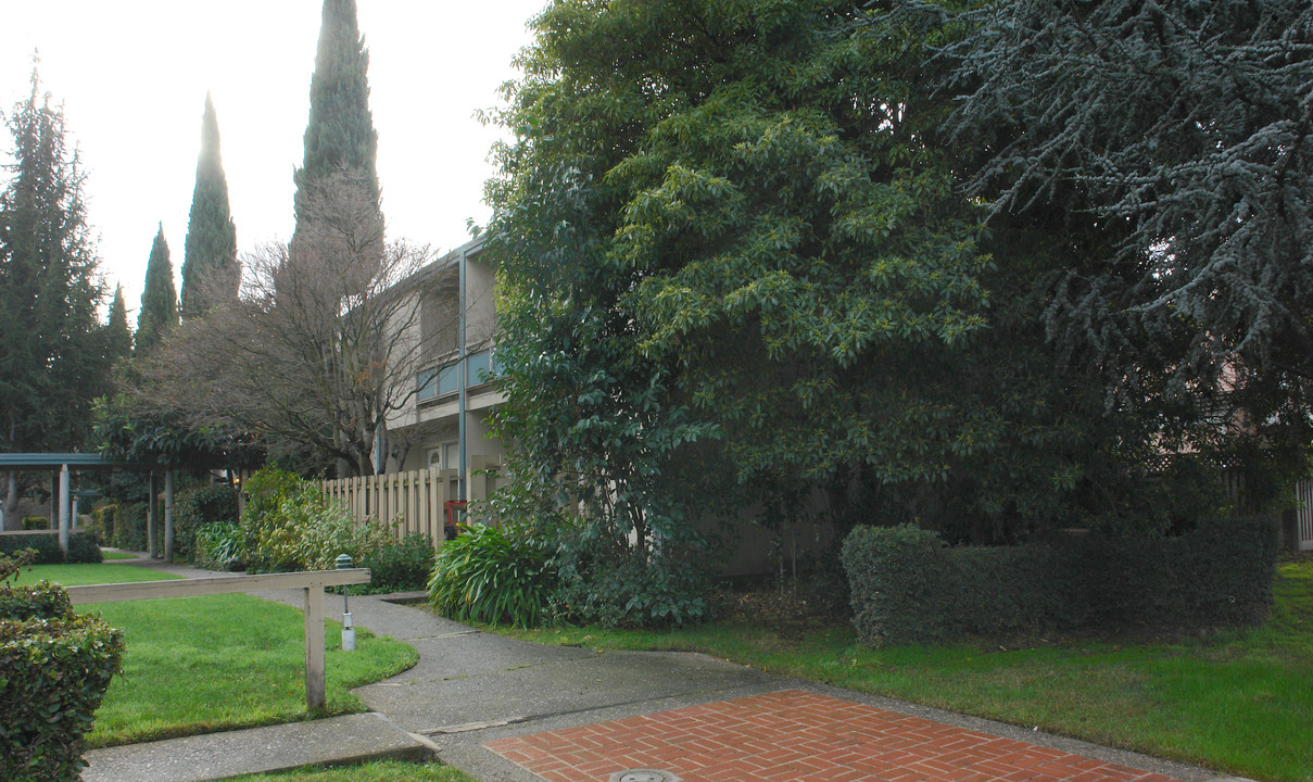 Fairview Townhouses in Mountain View, CA - Building Photo