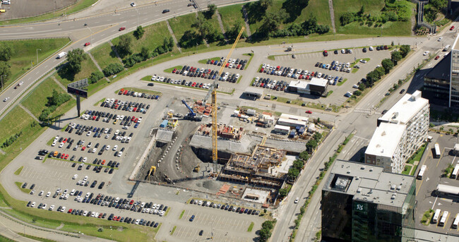 Sir Charles Condominiums in Longueuil, QC - Building Photo - Building Photo