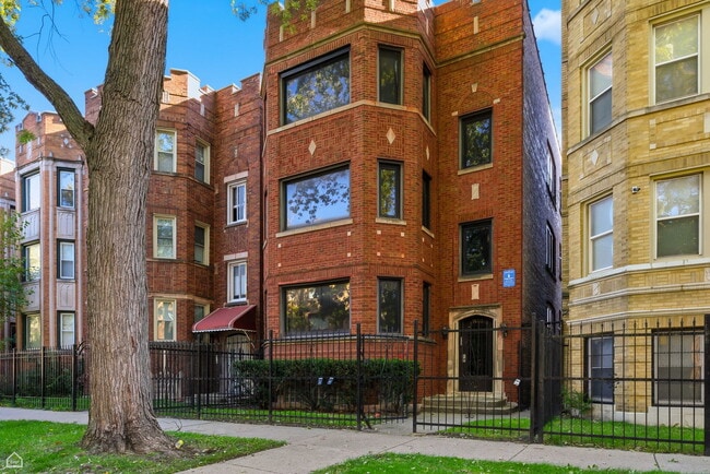 7653 S Kingston Ave in Chicago, IL - Foto de edificio - Building Photo