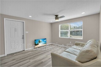 1673 Cherry Ln in Sarasota, FL - Building Photo - Building Photo