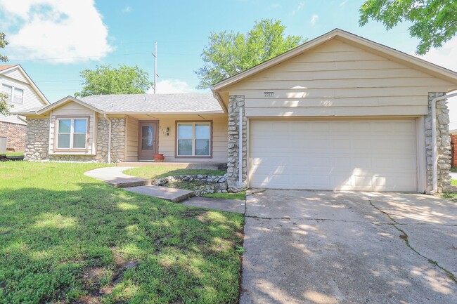 property at 2311 W Oklahoma Pl