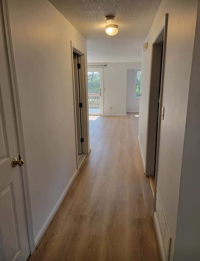 6 Harbor Hill Dr, Unit 6 in Bourne, MA - Foto de edificio - Building Photo