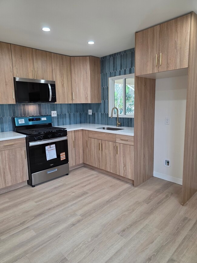 2612 Huntington Ln in Redondo Beach, CA - Building Photo - Building Photo