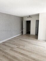 500 13th St in Miami Beach, FL - Building Photo