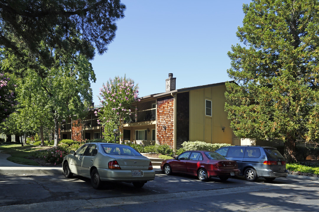 6053 Calle de Rico in San Jose, CA - Foto de edificio