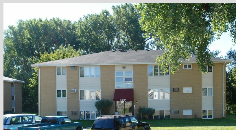 Ryan Creek Manor in Minneapolis, MN - Foto de edificio