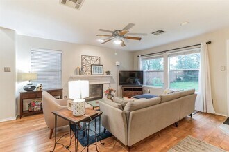 2912 Feathercrest Dr in Austin, TX - Building Photo - Building Photo