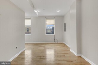 2604 Frankford Ave in Philadelphia, PA - Building Photo - Building Photo