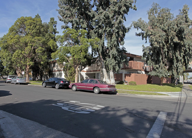 13251 Newland St in Garden Grove, CA - Building Photo - Building Photo