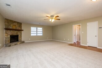 3790 Creekview Cir in College Park, GA - Building Photo - Building Photo