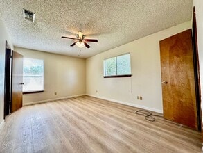 580 Rimrock Rd in Kerrville, TX - Building Photo - Building Photo