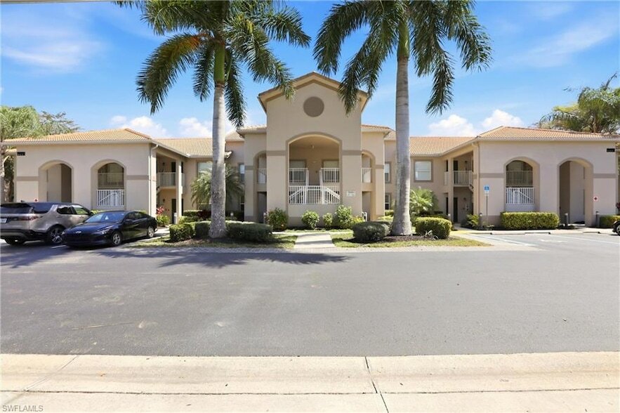 19991 Barletta Ln in Estero, FL - Foto de edificio