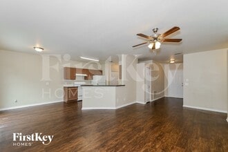 2598 N Salford Blvd in North Port, FL - Foto de edificio - Building Photo