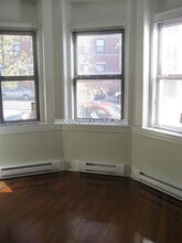 887 Huntington Ave in Boston, MA - Foto de edificio - Building Photo