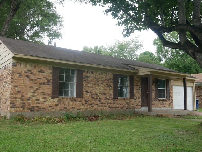 2995 Meadowbrook Dr in Horn Lake, MS - Building Photo - Building Photo
