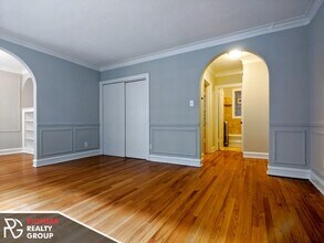 542 W Surf St, Unit 540-N1 in Chicago, IL - Foto de edificio - Building Photo