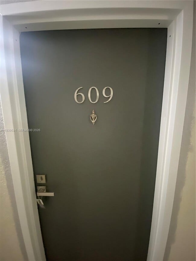 9350 Fontainebleau Blvd in Miami, FL - Building Photo - Building Photo