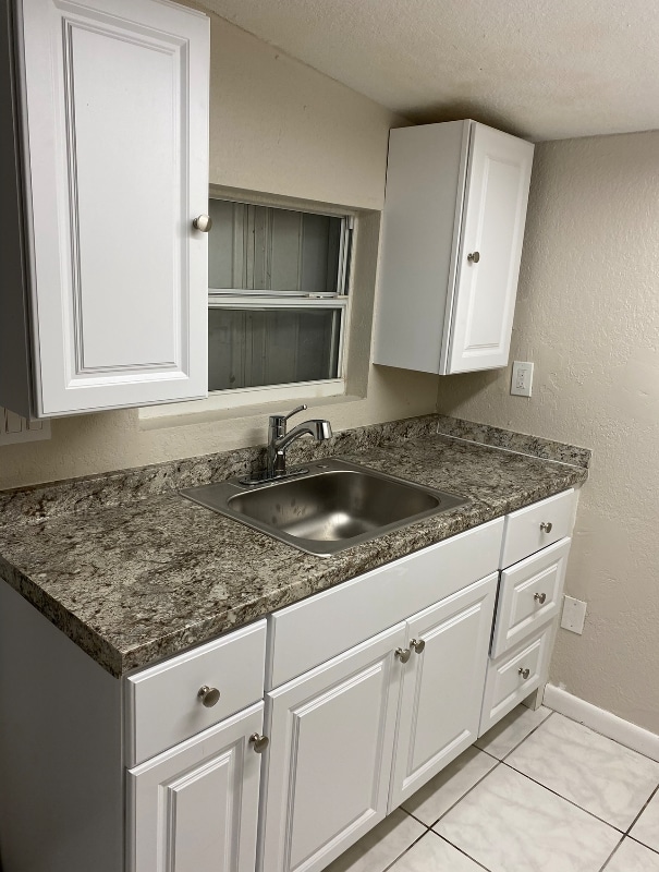 1219 S 10th St in Fort Pierce, FL - Foto de edificio - Building Photo