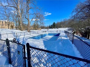 250 Center Rd in Bedford, OH - Building Photo - Building Photo